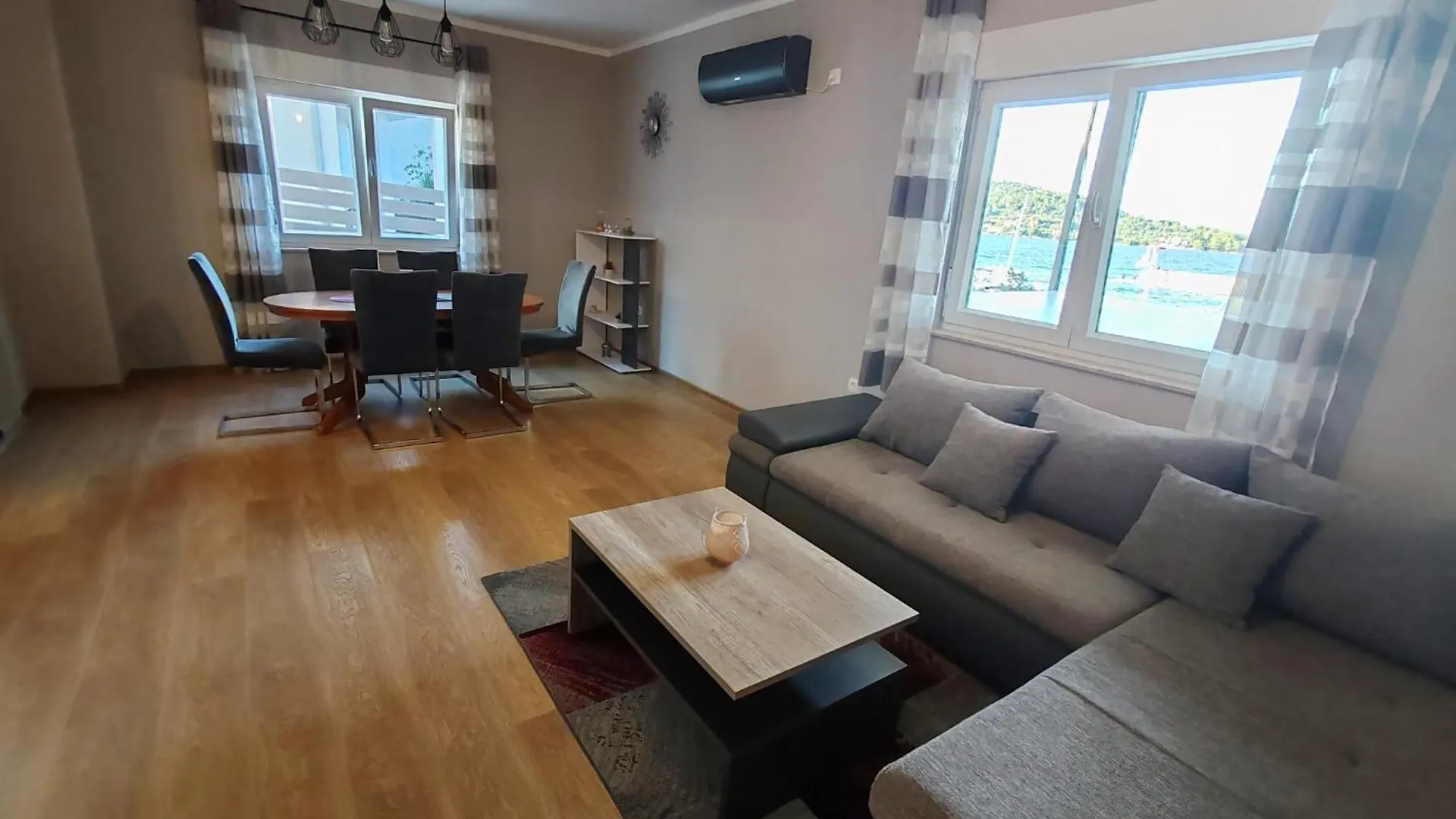 Apartman Nina Kali 0*,